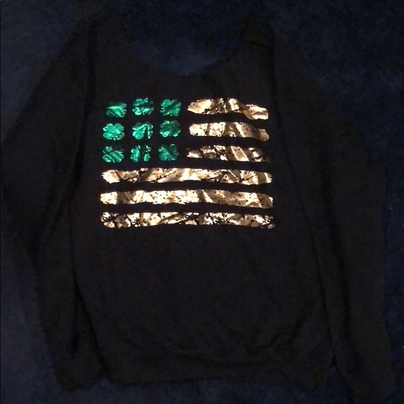 Off the shoulder shamrock sweater - Picture 1 of 1